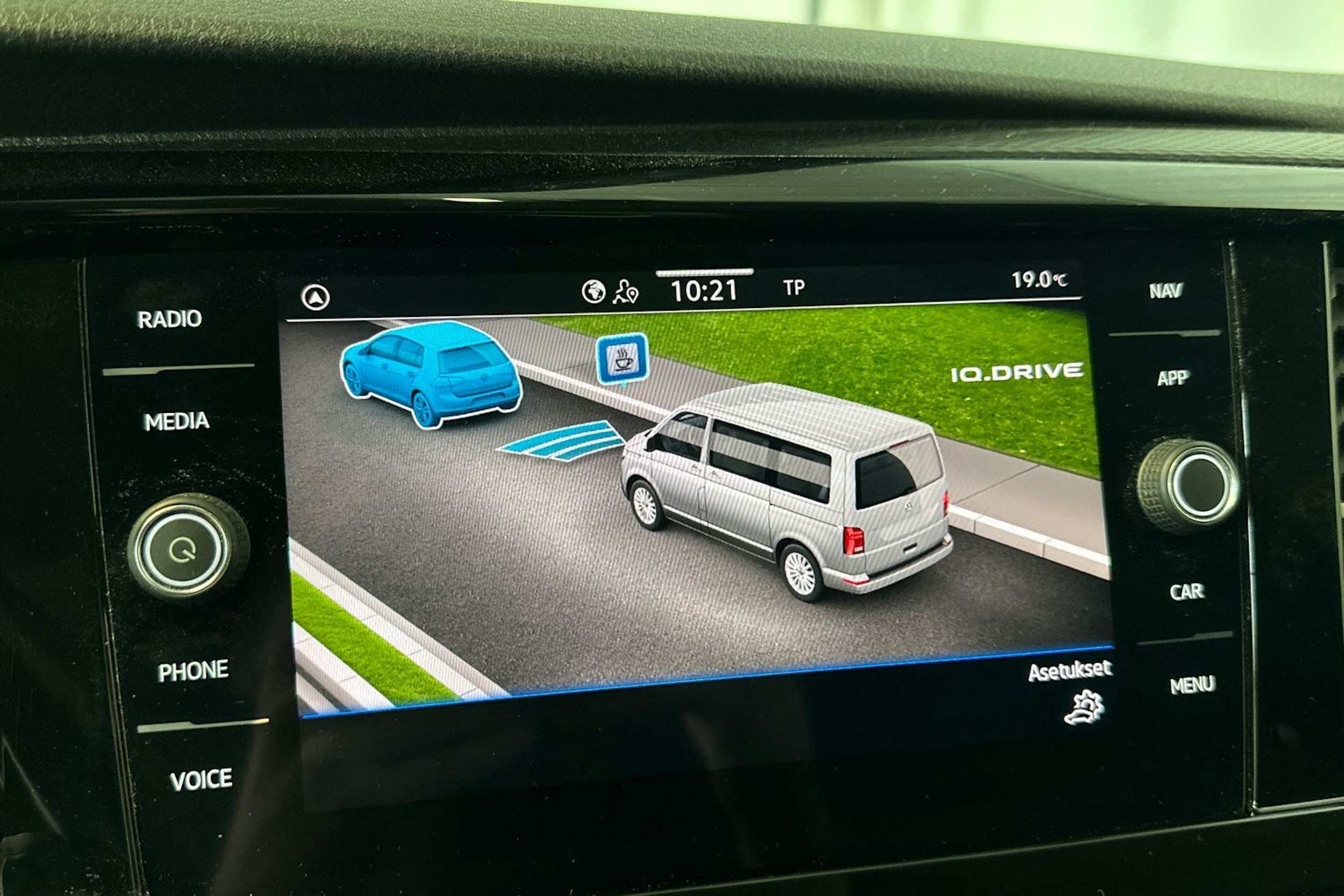 musta Volkswagen Transporter 2022 kuva 25.