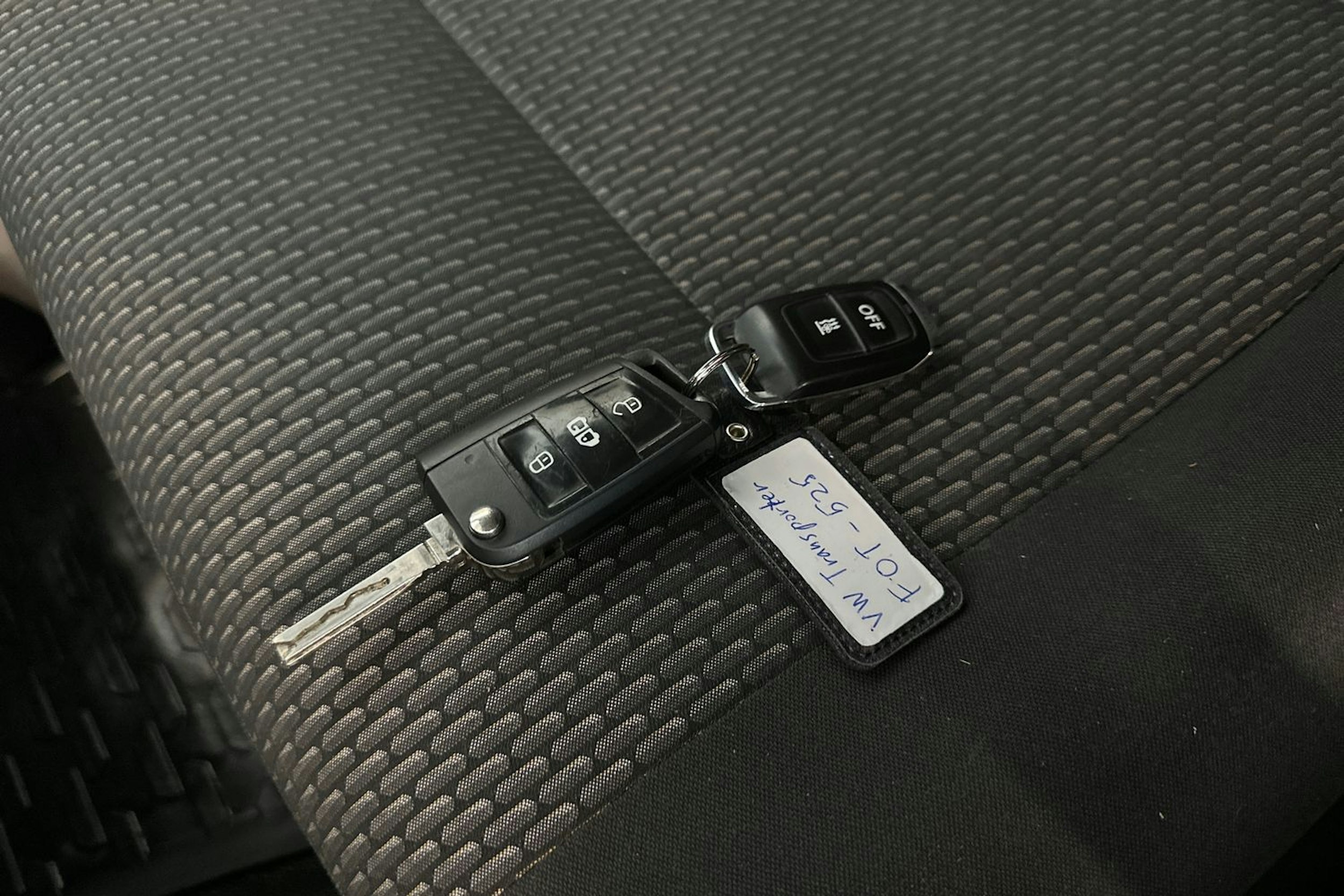 musta Volkswagen Transporter 2022 kuva 26.