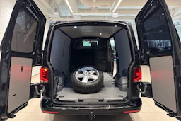 musta Volkswagen Transporter 2022 kuva 15.