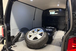 musta Volkswagen Transporter 2022 kuva 16.