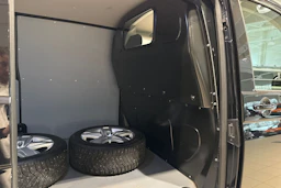 musta Volkswagen Transporter 2022 kuva 18.