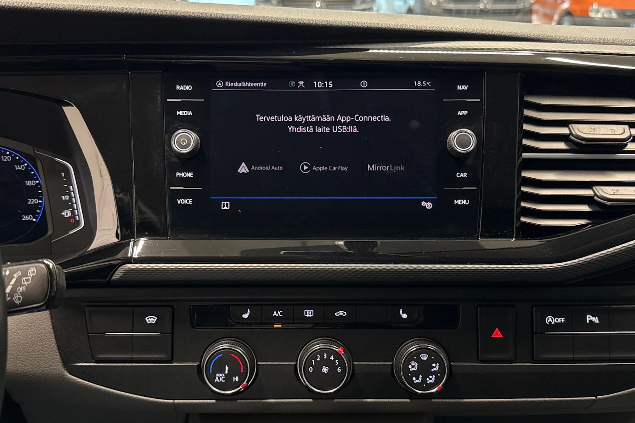 musta Volkswagen Transporter 2022 kuva 19.