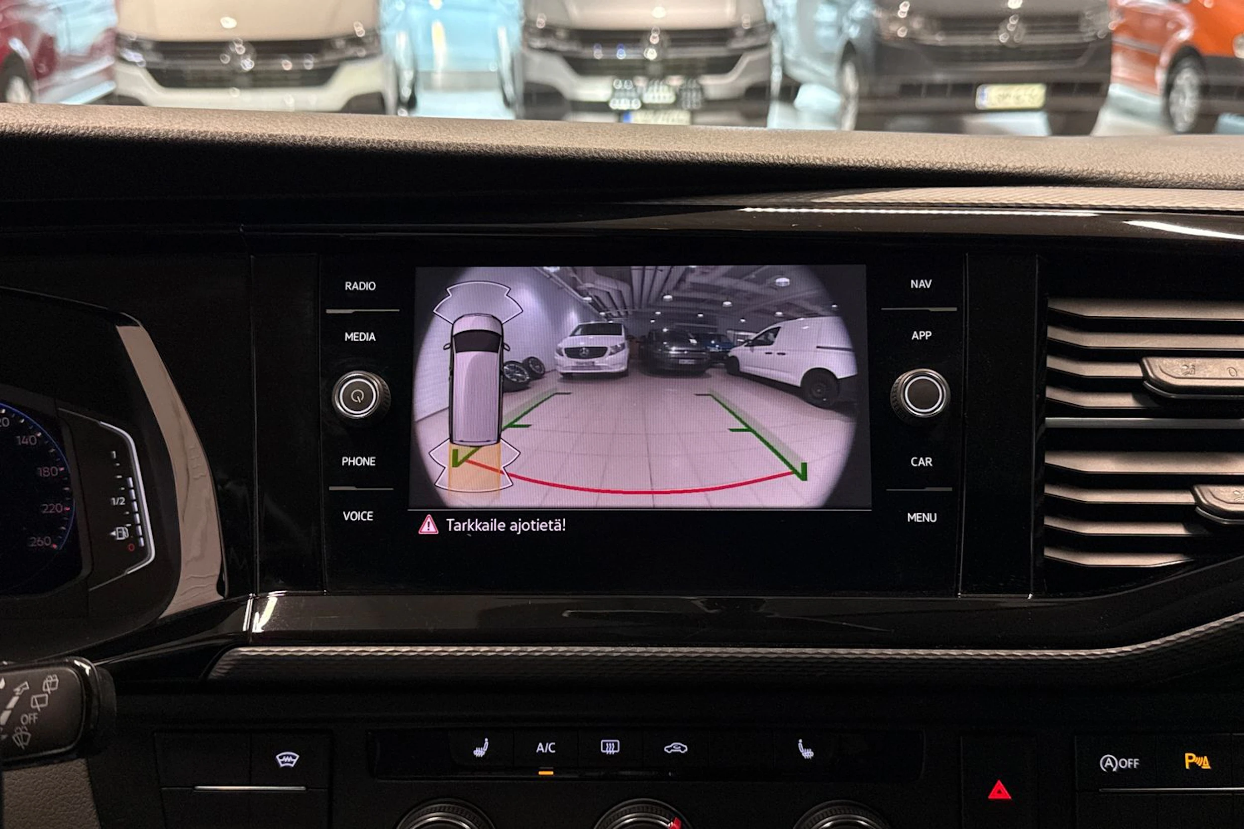 musta Volkswagen Transporter 2022 kuva 20.