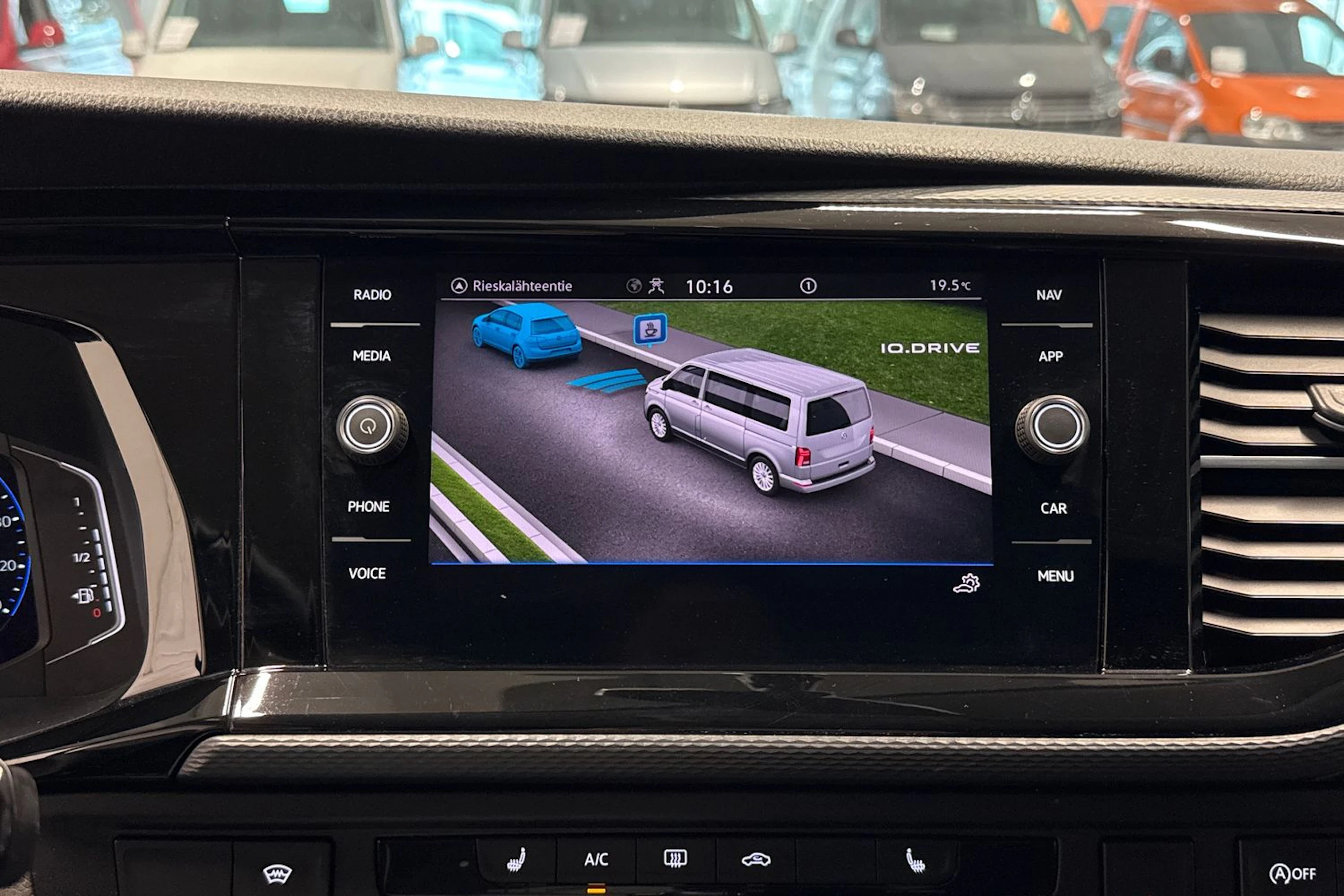 musta Volkswagen Transporter 2022 kuva 22.