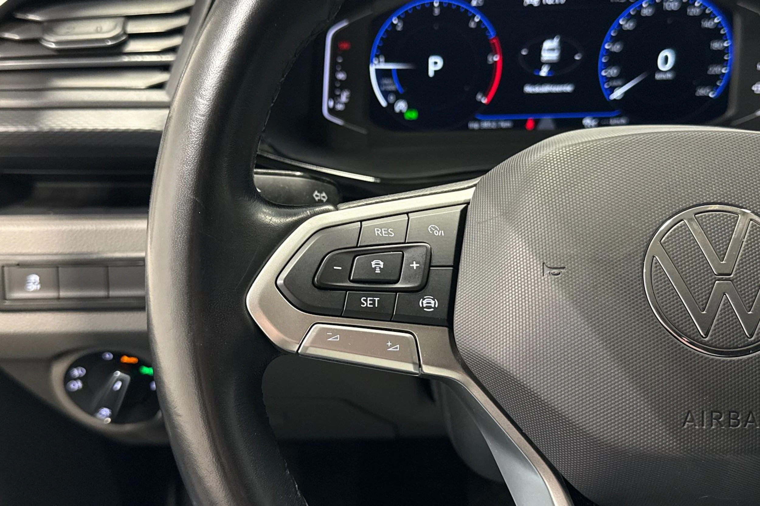 musta Volkswagen Transporter 2022 kuva 24.