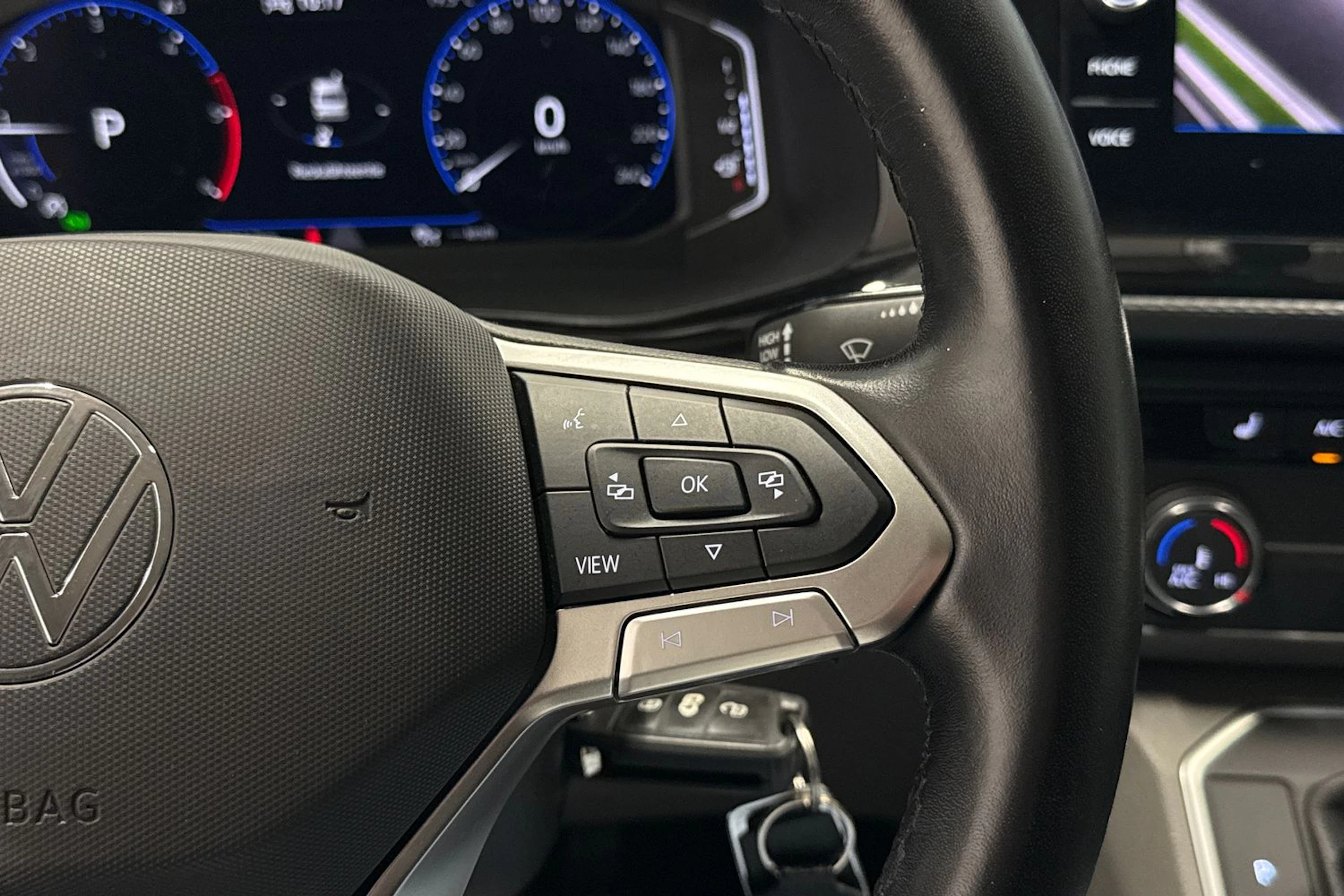 musta Volkswagen Transporter 2022 kuva 25.