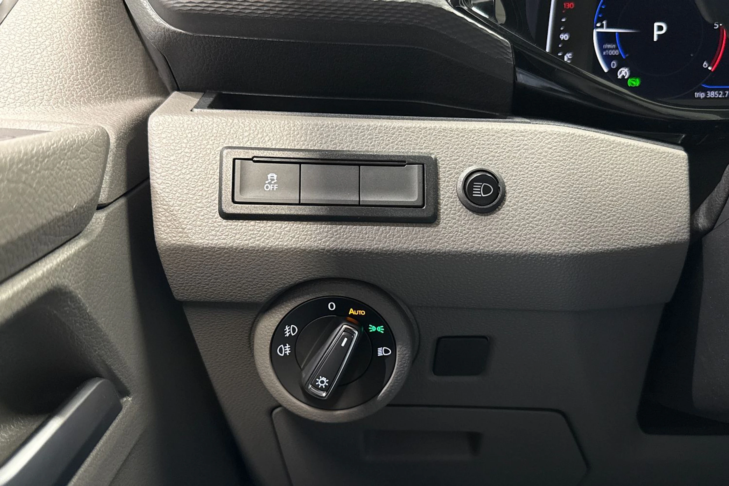 musta Volkswagen Transporter 2022 kuva 27.