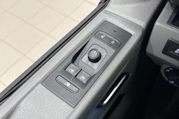 musta Volkswagen Transporter 2022 kuva 28.