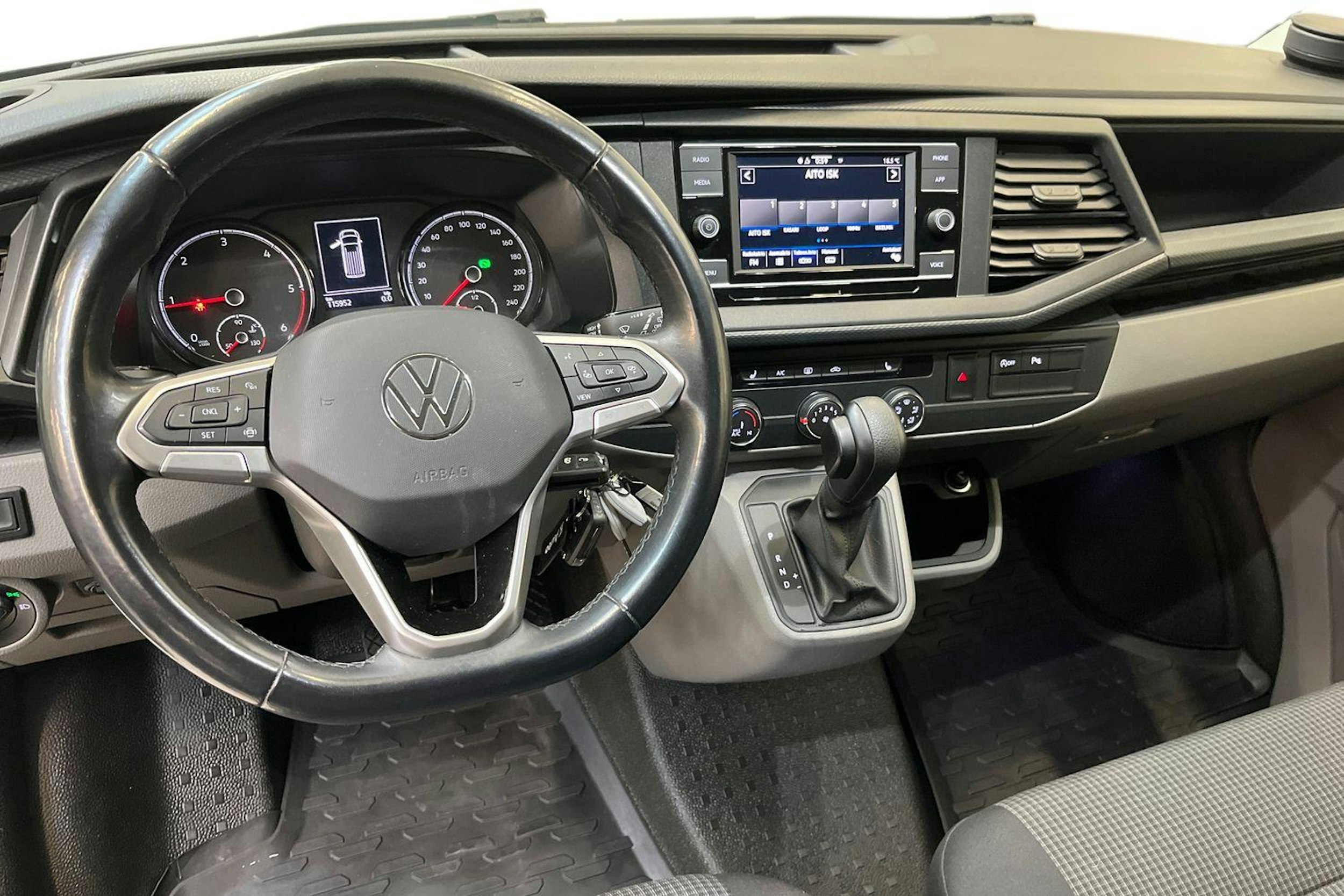 musta Volkswagen Transporter 2022 kuva 9.