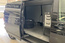 musta Volkswagen Transporter 2022 kuva 13.