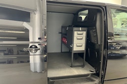 musta Volkswagen Transporter 2022 kuva 14.