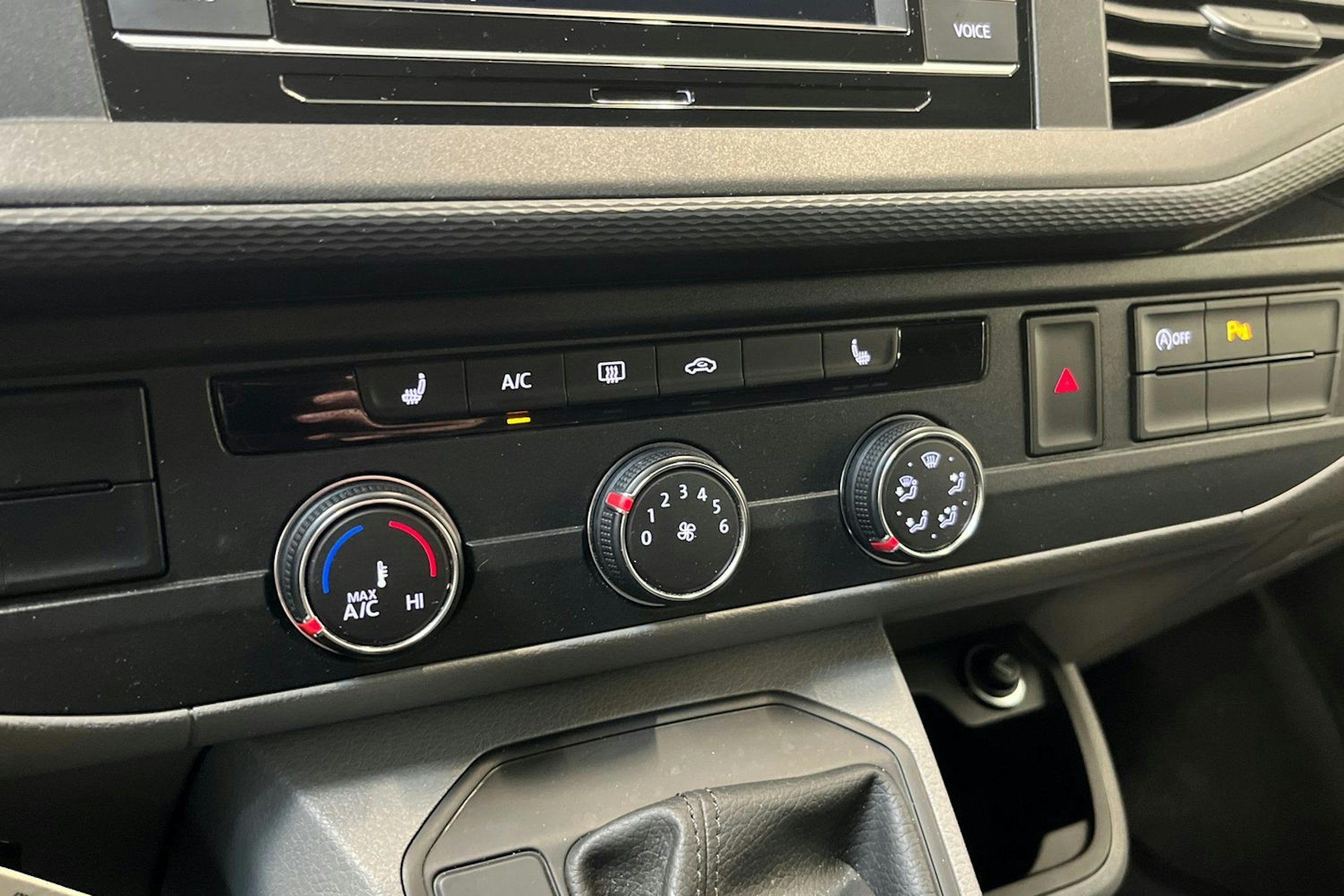 musta Volkswagen Transporter 2022 kuva 20.