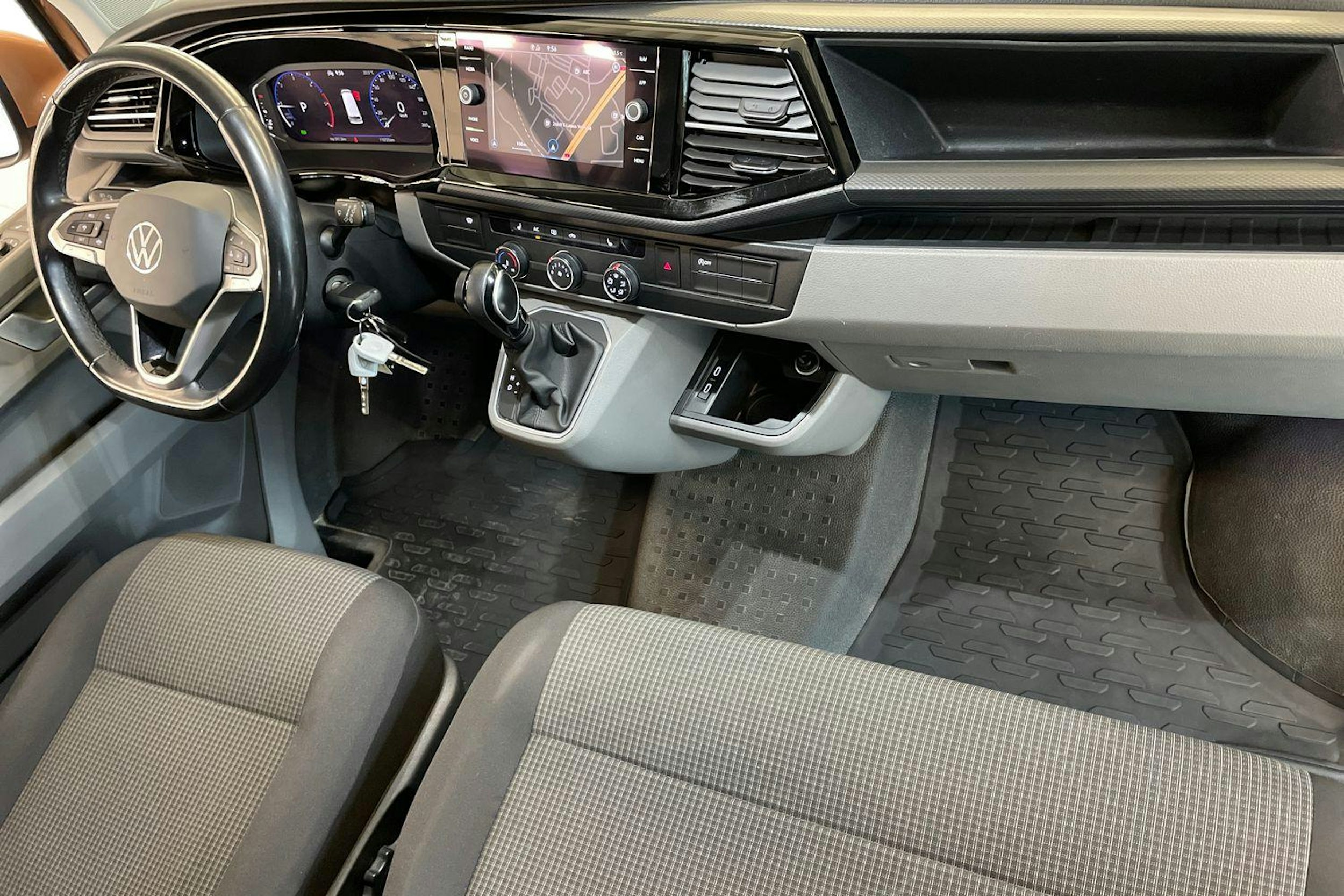 Oranssi Volkswagen TRANSPORTER 2022 kuva 9.