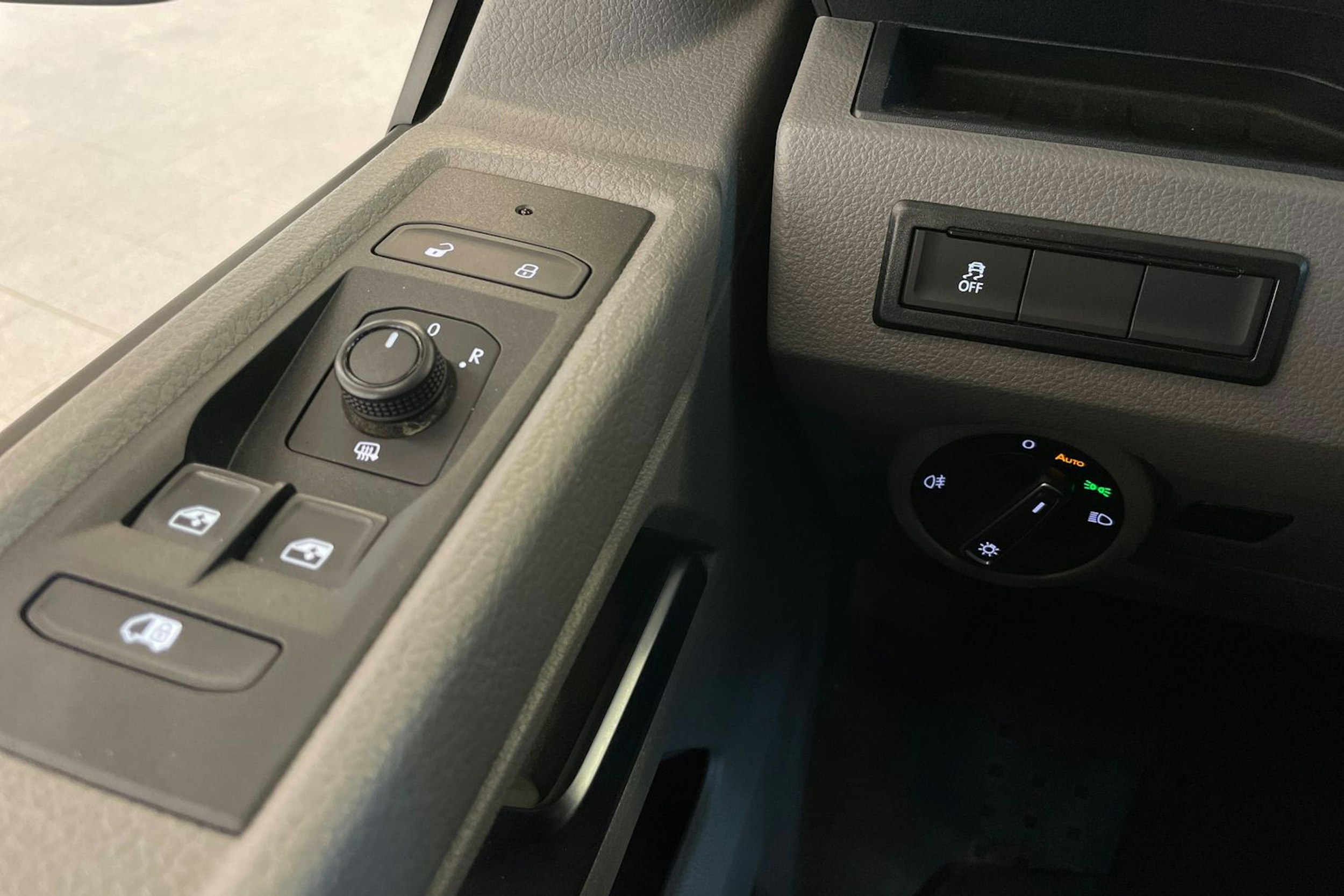 Oranssi Volkswagen TRANSPORTER 2022 kuva 18.