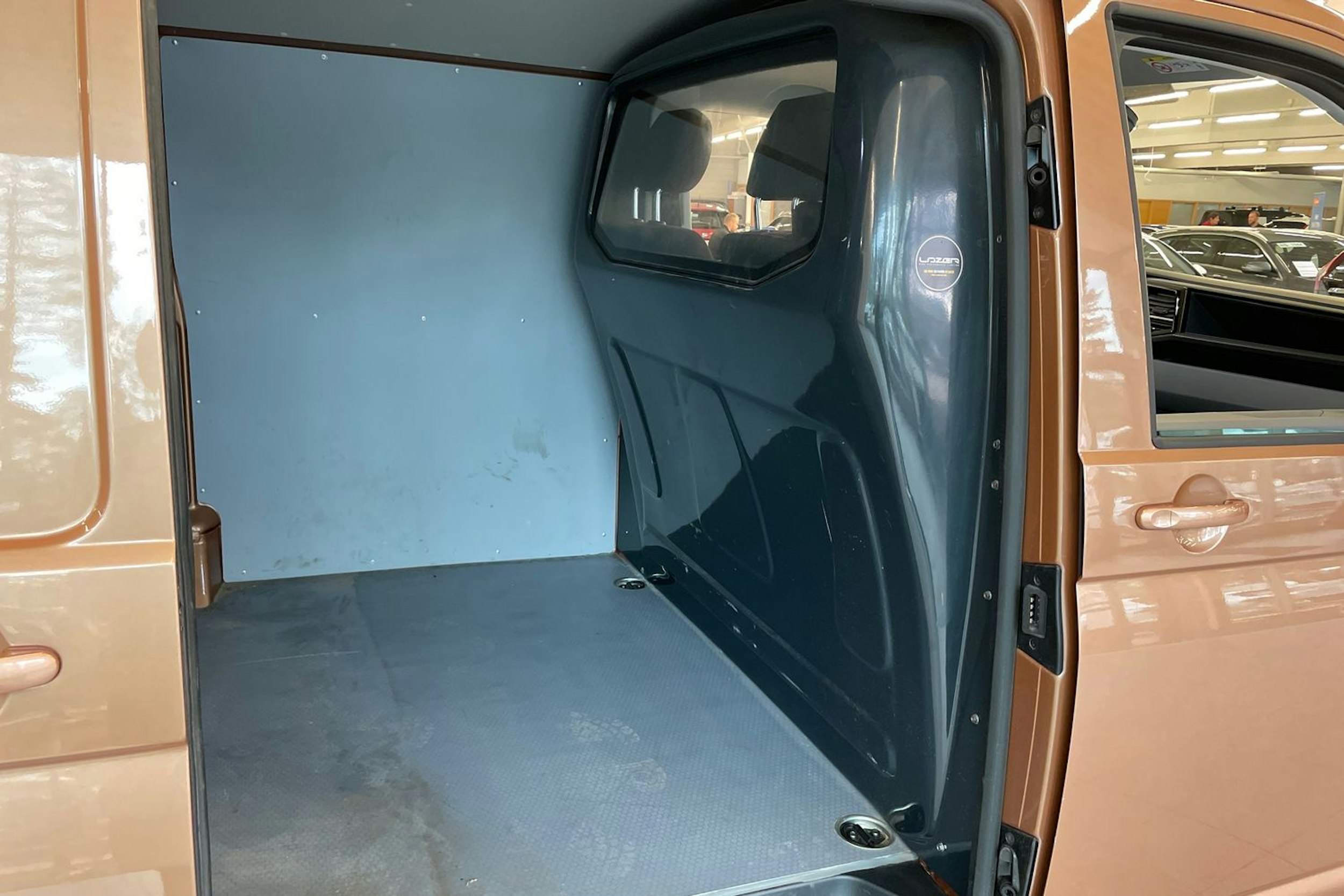 Oranssi Volkswagen TRANSPORTER 2022 kuva 29.