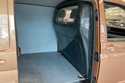 Oranssi Volkswagen TRANSPORTER 2022 kuva 29.