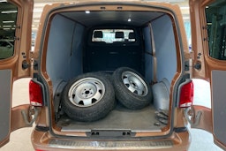 Oranssi Volkswagen TRANSPORTER 2022 kuva 31.