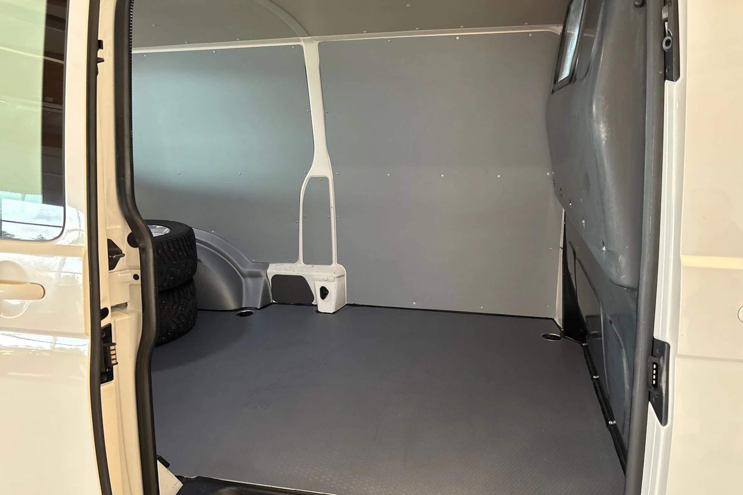 Valkoinen Volkswagen TRANSPORTER 2022 kuva 20.
