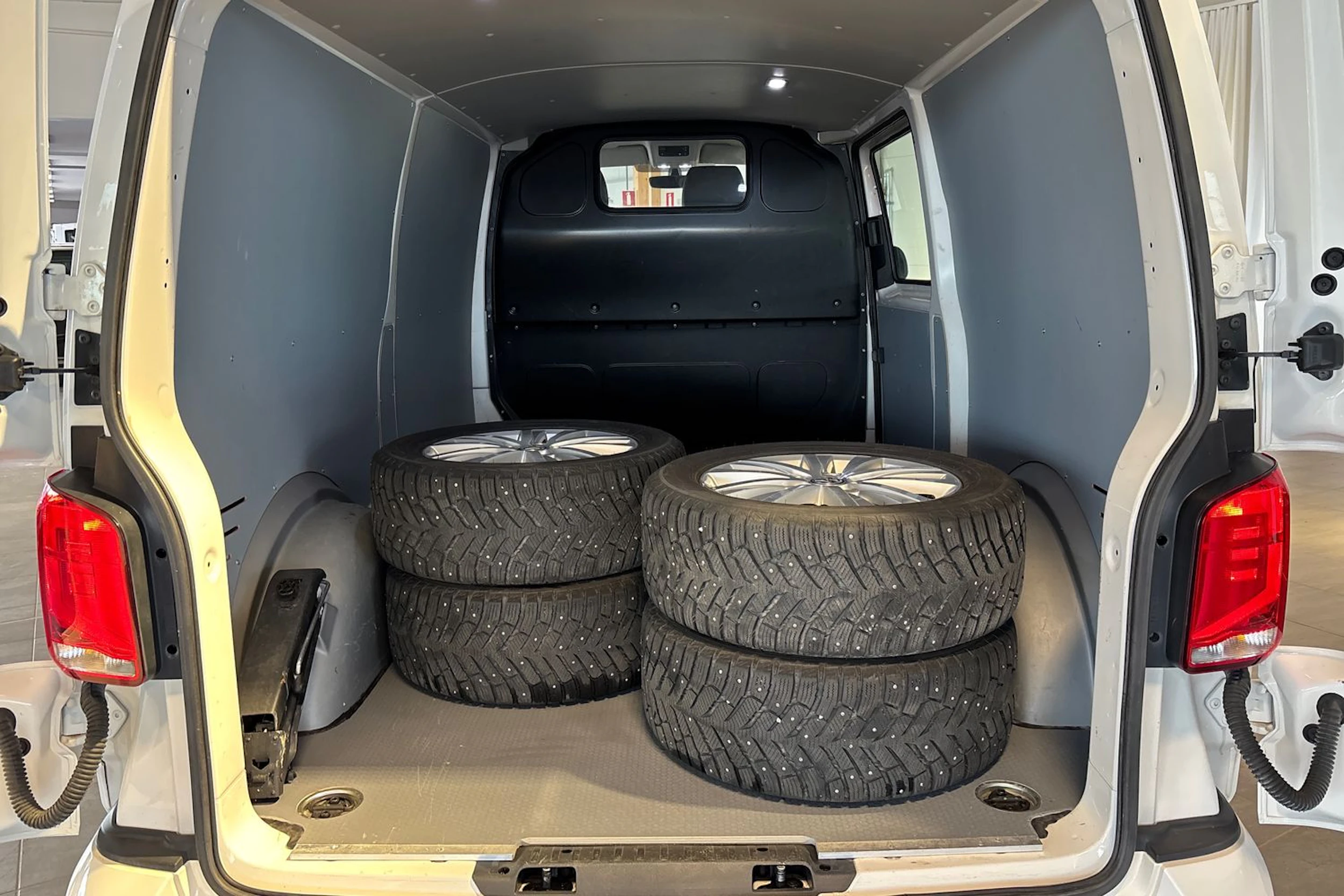 Valkoinen Volkswagen TRANSPORTER 2022 kuva 21.