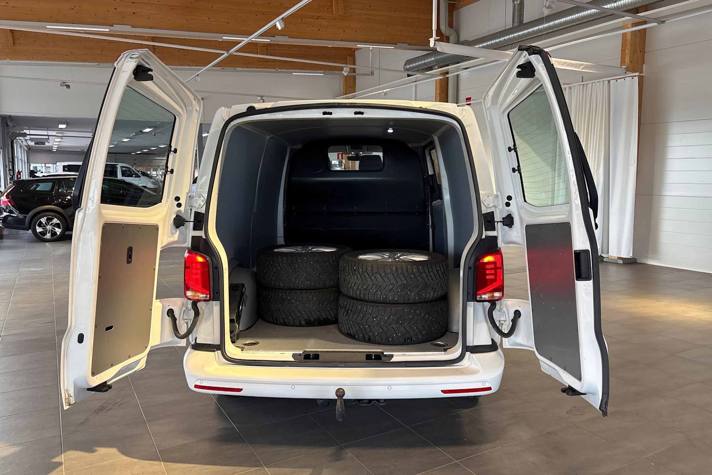 Valkoinen Volkswagen TRANSPORTER 2022 kuva 22.