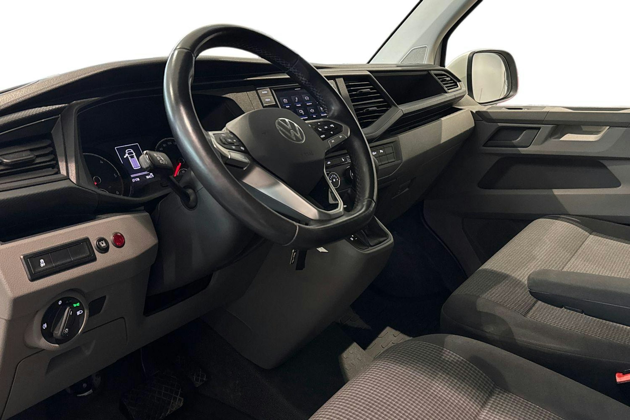 valkoinen Volkswagen Transporter 2022 kuva 8.