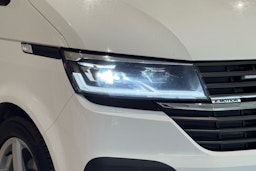 valkoinen Volkswagen Transporter 2022 kuva 15.