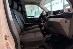 valkoinen Volkswagen Transporter 2022 kuva 18.