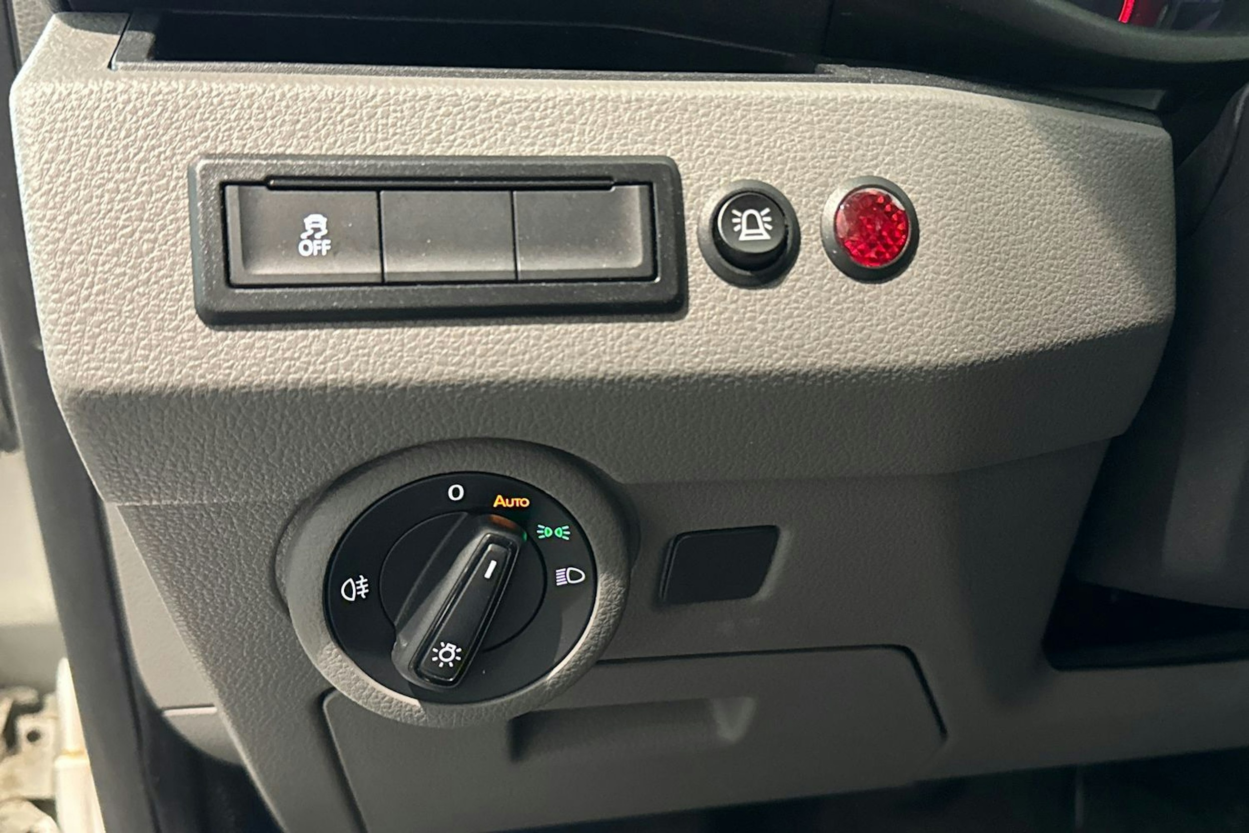 valkoinen Volkswagen Transporter 2022 kuva 19.