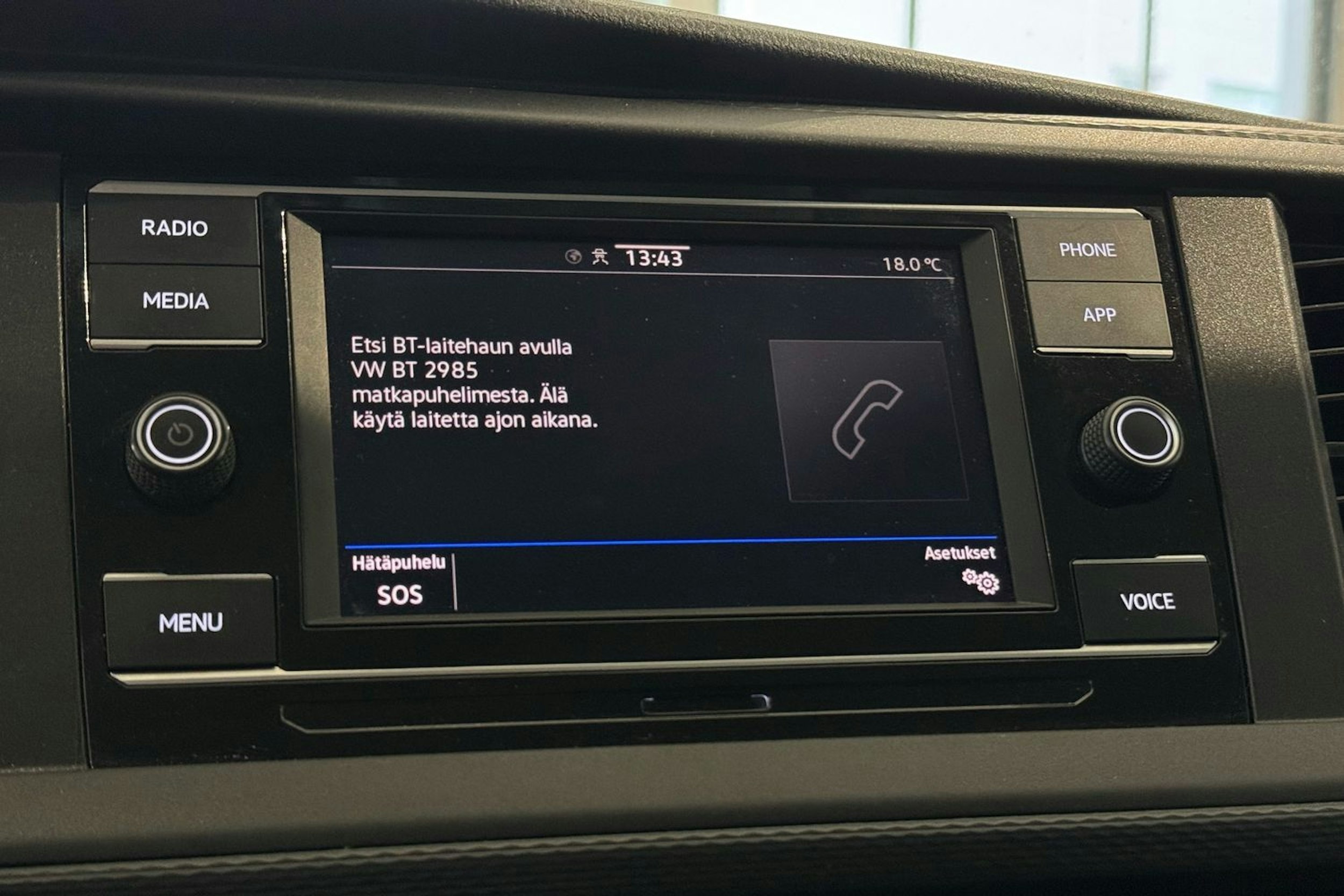 valkoinen Volkswagen Transporter 2022 kuva 22.