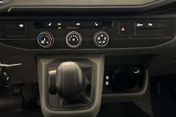 valkoinen Volkswagen Transporter 2022 kuva 25.