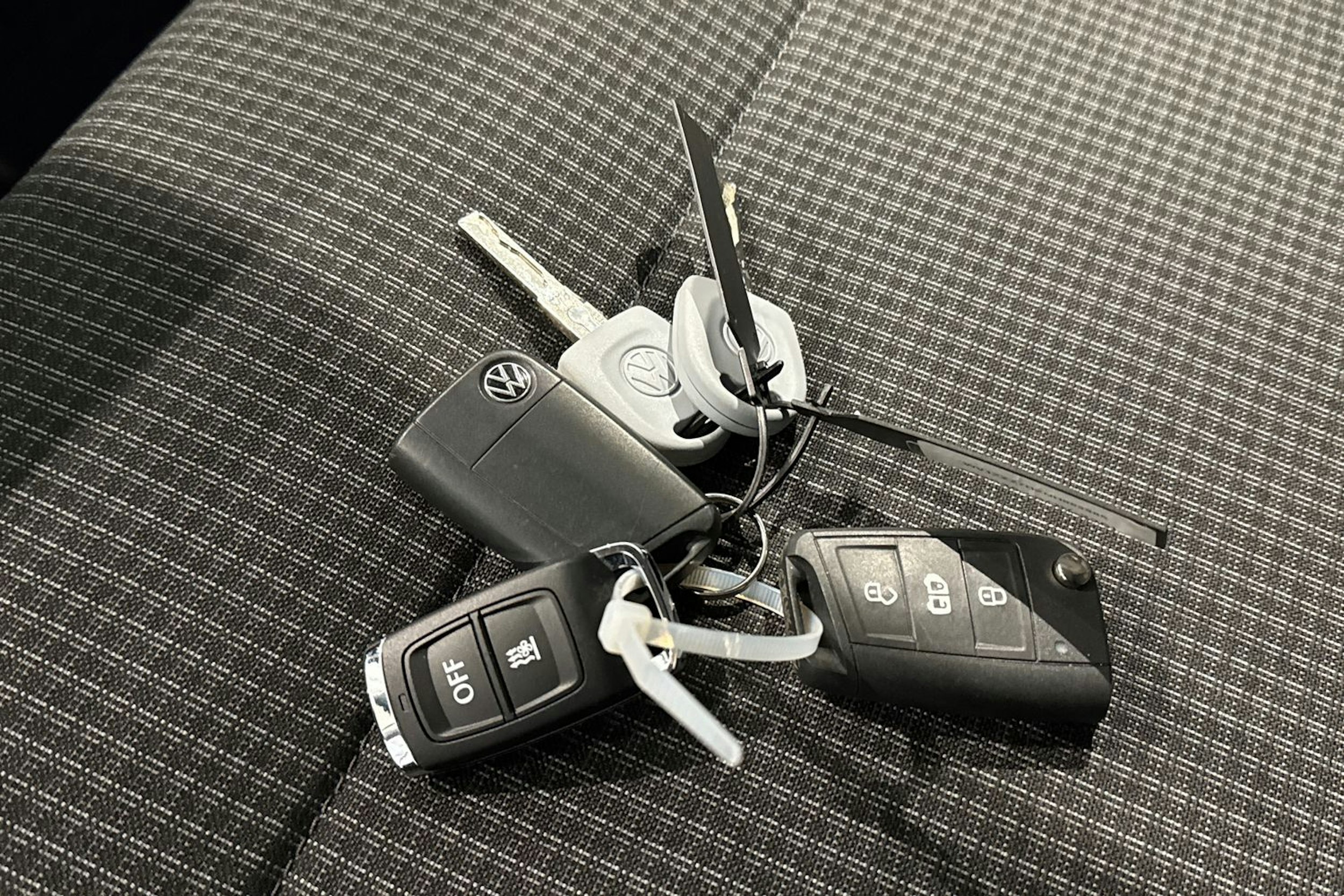 valkoinen Volkswagen Transporter 2022 kuva 28.