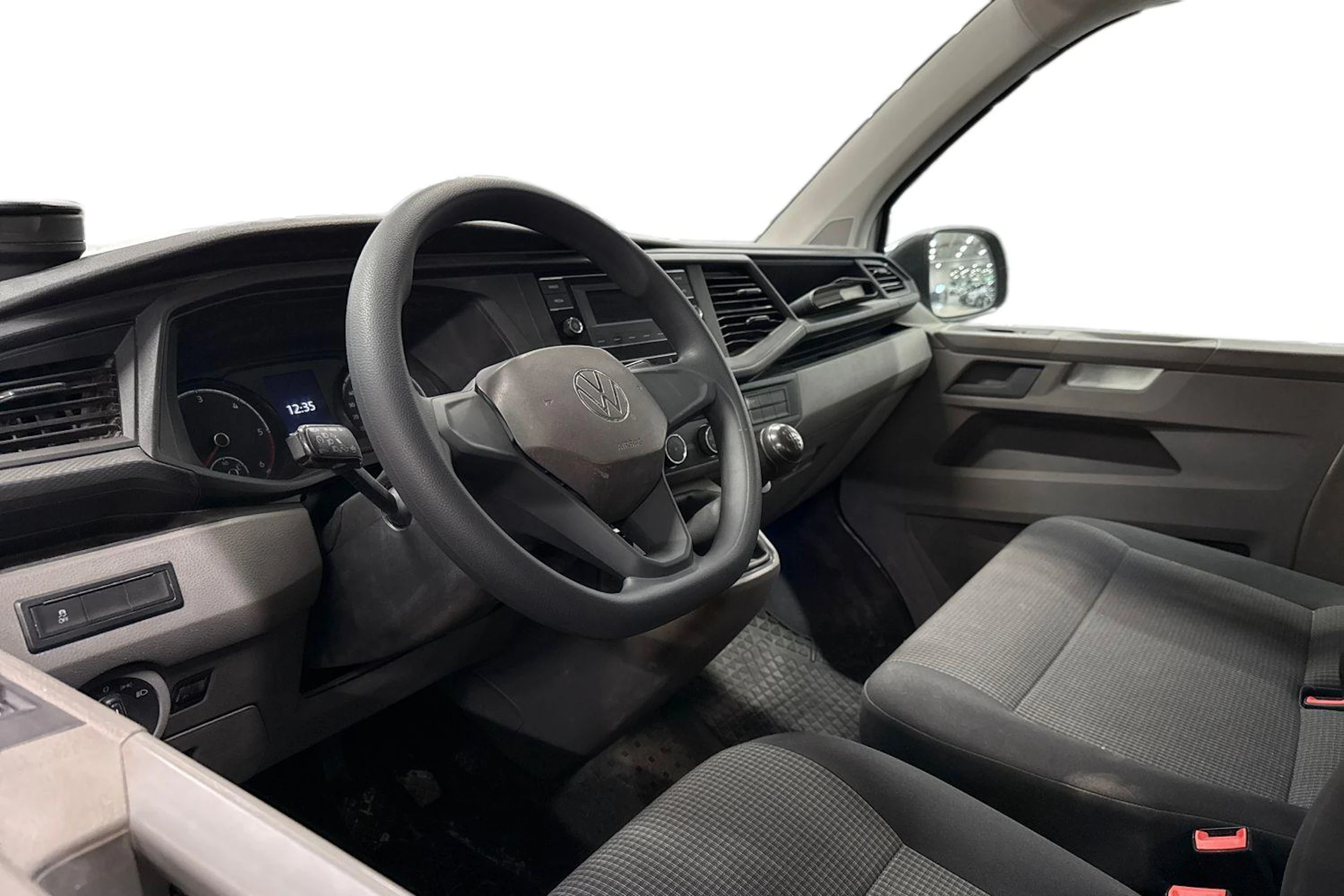 Harmaa Volkswagen Transporter 2022 kuva 3.