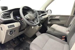Harmaa Volkswagen Transporter 2022 kuva 8.