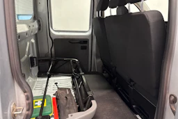 Harmaa Volkswagen Transporter 2022 kuva 13.