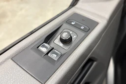 Harmaa Volkswagen Transporter 2022 kuva 17.