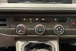 Harmaa Volkswagen Transporter 2022 kuva 23.