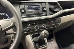 Harmaa Volkswagen Transporter 2022 kuva 24.