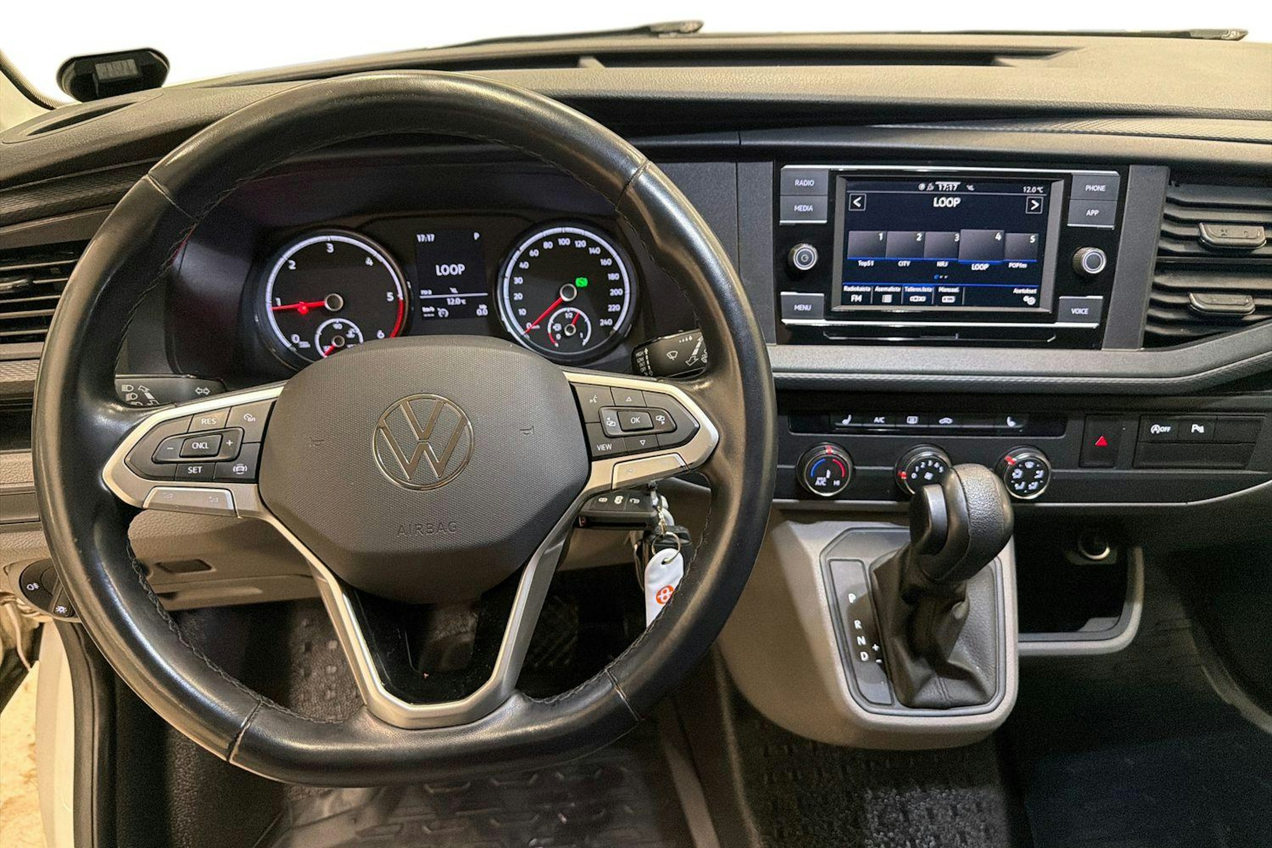 valkoinen Volkswagen Transporter 2022 kuva 7.