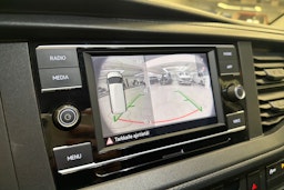 valkoinen Volkswagen Transporter 2022 kuva 12.