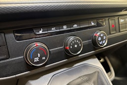 valkoinen Volkswagen Transporter 2022 kuva 13.