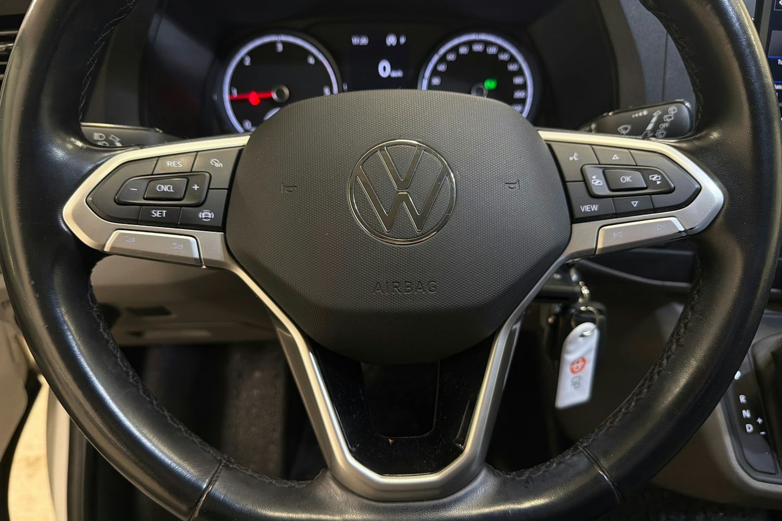 valkoinen Volkswagen Transporter 2022 kuva 14.