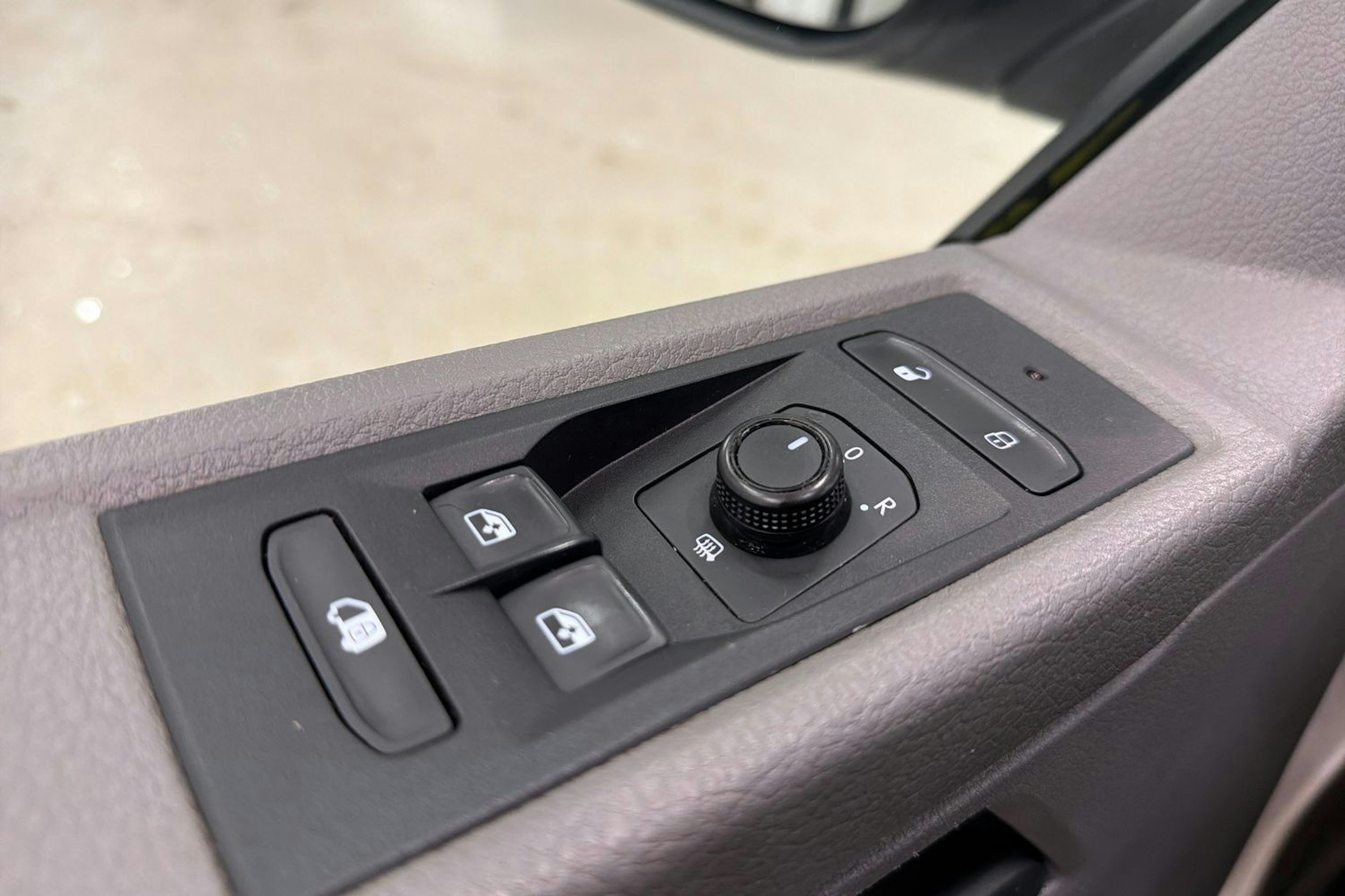 valkoinen Volkswagen Transporter 2022 kuva 15.