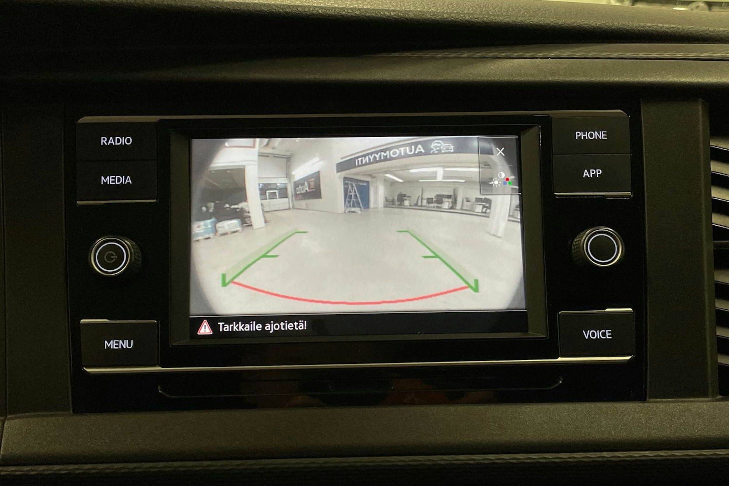 valkoinen Volkswagen Transporter 2022 kuva 23.