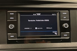 valkoinen Volkswagen Transporter 2022 kuva 24.