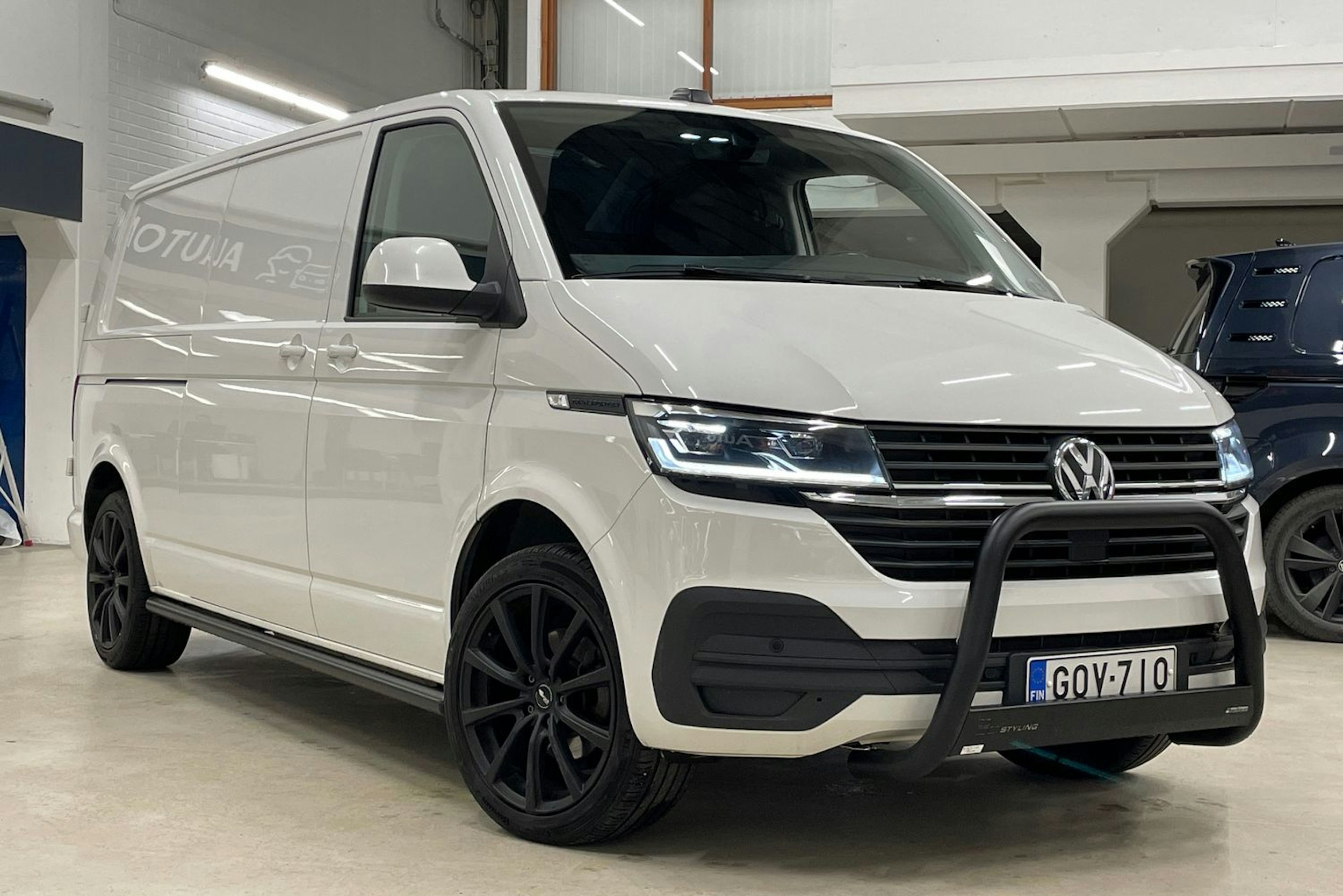 valkoinen Volkswagen Transporter 2022 kuva 28.