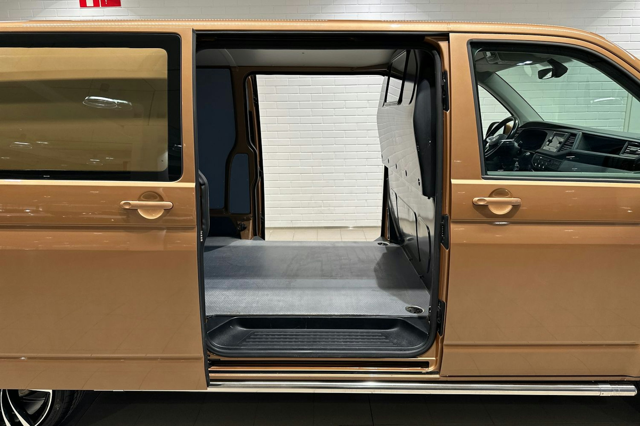 Ruskea (beige) Volkswagen TRANSPORTER 2022 kuva 21.