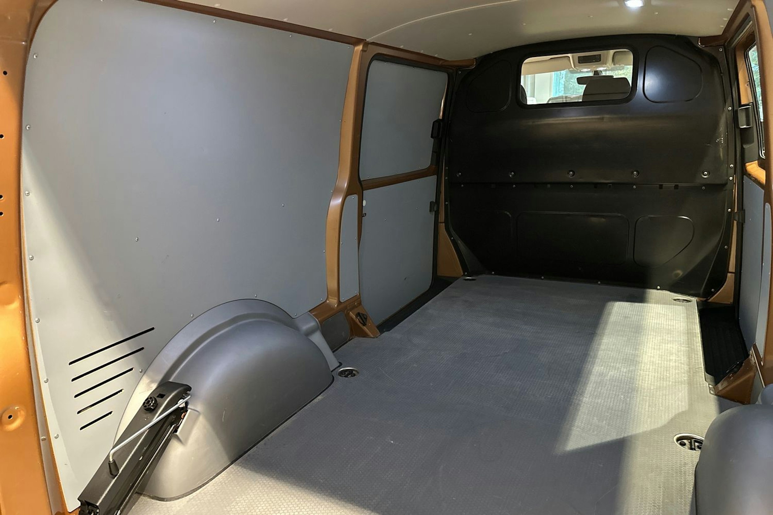 Ruskea (beige) Volkswagen TRANSPORTER 2022 kuva 24.