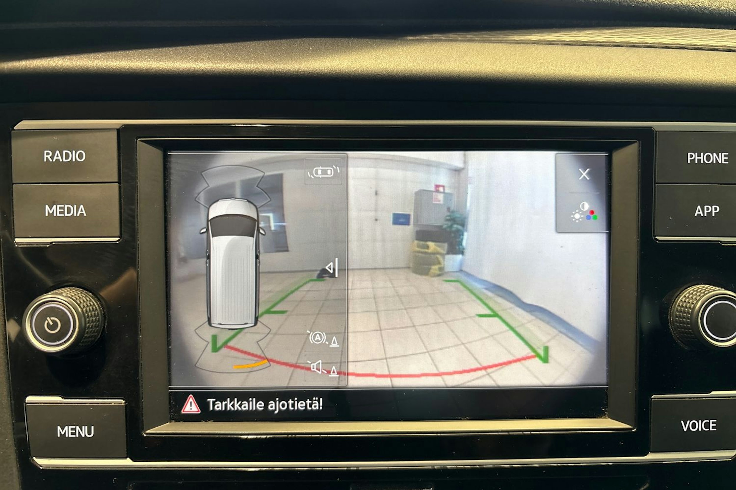 Valkoinen Volkswagen TRANSPORTER 2022 kuva 28.