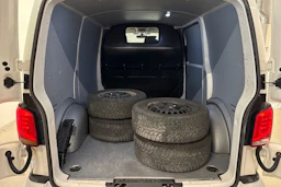 valkoinen Volkswagen Transporter 2022 kuva 15.