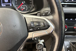 valkoinen Volkswagen Transporter 2022 kuva 18.